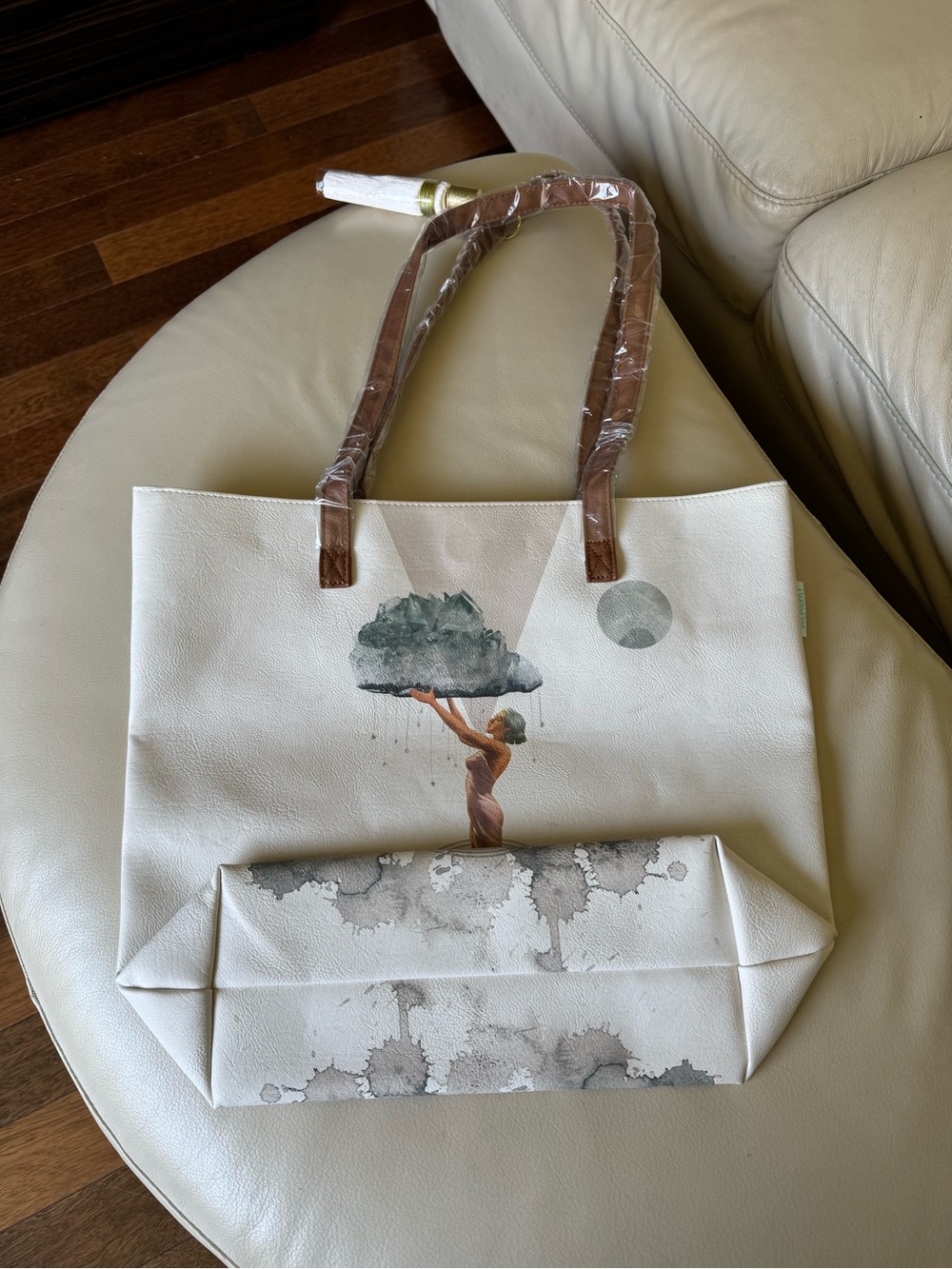 Papayaarts Tote Bag with Artistic Figure Print in White - Picture 2 of 8